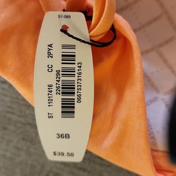 Victoria's Secret Semi Demi - Picture 2 of 2